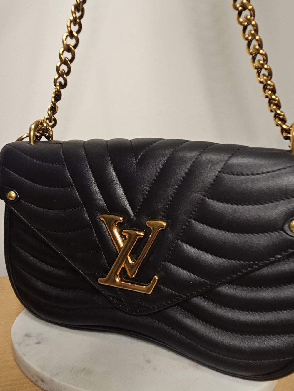 Louis Vuitton New Wave Chain Bag Quilted Leather MM - Picture 6 of 12